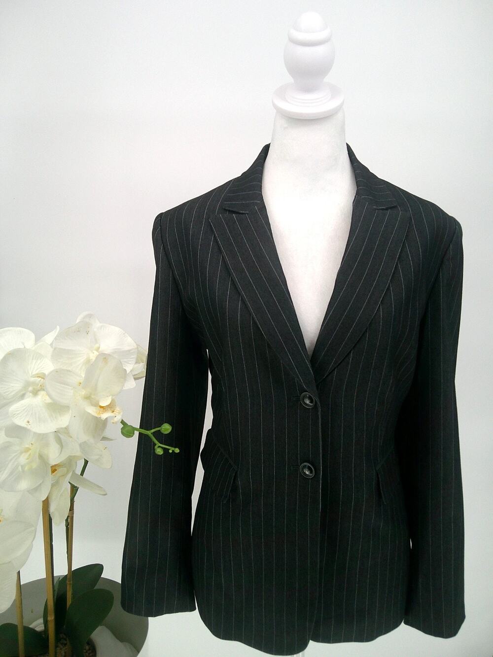 Tahari Womens Size 14P Black Pinstripe Classic Two Button Single Breasted Blazer